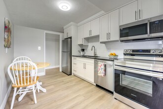 170 Erb St. W, Unit 1 Bedroom in Waterloo, ON - Building Photo - Building Photo