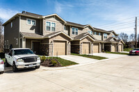 3751 NE Troon Dr in Lee's Summit, MO - Foto de edificio - Building Photo