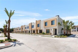 24 Canary Ave in McAllen, TX - Building Photo