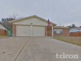 6212 Douglas Dr in Watauga, TX - Building Photo