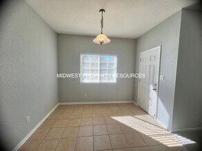 532 NW Fieldcrest Dr in Lee's Summit, MO - Building Photo - Building Photo