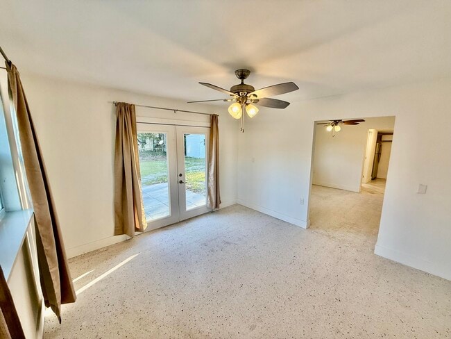 5045 Garner St in Fort Pierce, FL - Foto de edificio - Building Photo