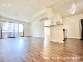 1725 Grismer Ave in Burbank, CA - Building Photo