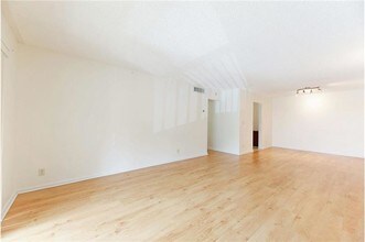 9845 Pineapple Tree Dr-Unit -207 in Boynton Beach, FL - Building Photo - Building Photo