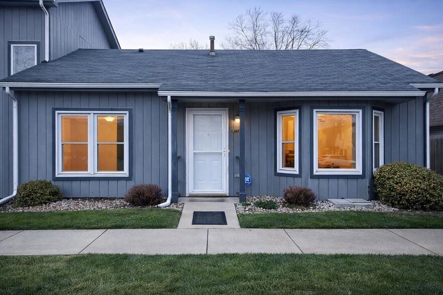 6070 Pennsylvania Dr in Merrillville, IN - Building Photo