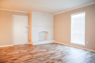 Saint Rose Place in Baton Rouge, LA - Building Photo - Building Photo