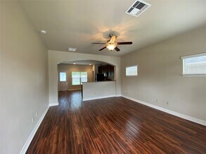 315 Woodland Hills Dr, Unit B in Conroe, TX - Building Photo - Building Photo