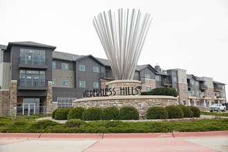 WH Flats in Lincoln, NE - Foto de edificio - Building Photo