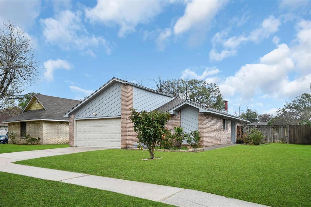 11630 Henley Dr in Houston, TX - Building Photo