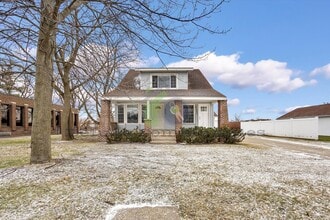 1426 Burton St SW in Wyoming, MI - Building Photo - Building Photo