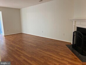 11400 Turnmill Ln in Reston, VA - Building Photo - Building Photo