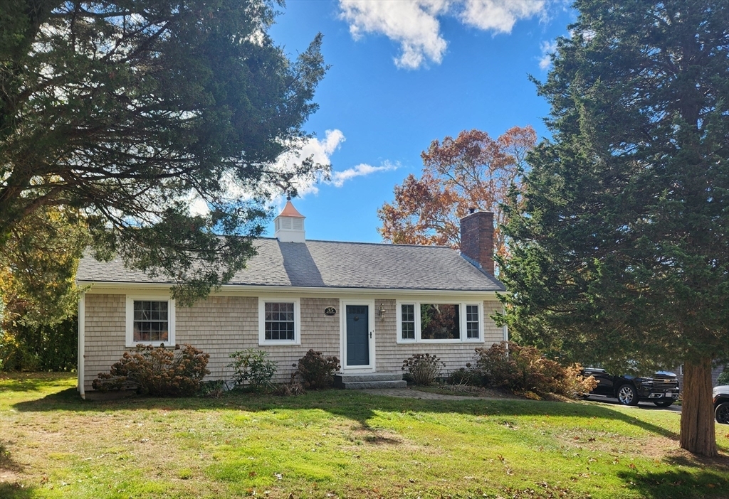 35 Spruce Dr in Bourne, MA - Building Photo