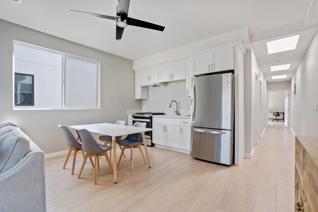1702-1704 W Jefferson Blvd