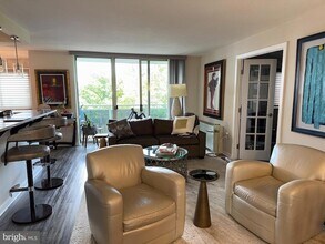 7333 New Hampshire Ave, Unit 618 in Takoma Park, MD - Building Photo - Building Photo