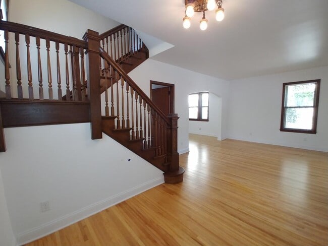 1210 W 32nd St in Minneapolis, MN - Building Photo - Building Photo