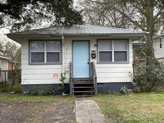 property at 2128 Woodside St