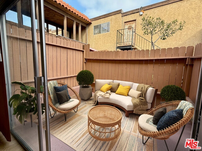 882 Victor Ave in Inglewood, CA - Building Photo - Building Photo