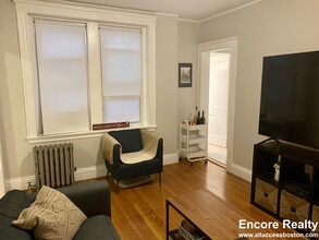 110 Brainerd Rd, Unit 15 in Boston, MA - Foto de edificio - Building Photo