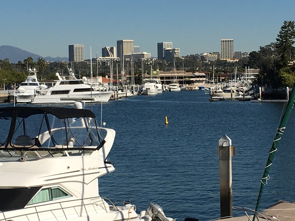 Bayshore Apartments in Newport Beach, CA - Building Photo