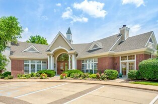 Carriage Place at Lake Chesterfield Apartments