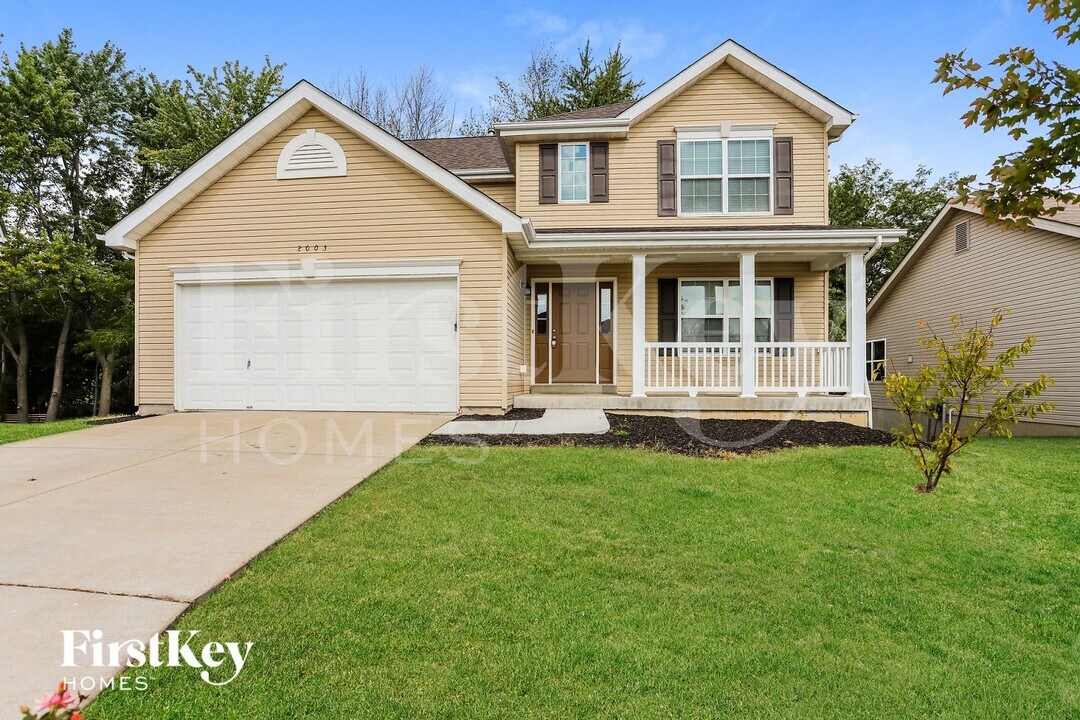 2003 Abby Ct in Lake St. Louis, MO - Foto de edificio