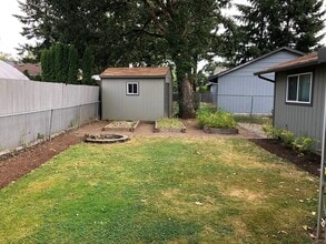 1005 SE Willow St in McMinnville, OR - Foto de edificio - Building Photo