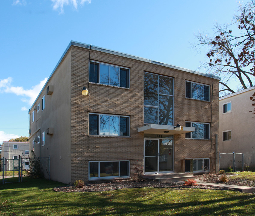 5749 Sander Dr in Minneapolis, MN - Building Photo