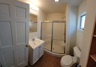 915 W Highland St, Unit Lower in Whitewater, WI - Building Photo - Building Photo