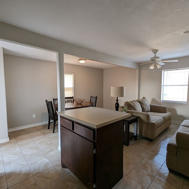 1102 Ann in Pasadena, TX - Building Photo - Building Photo