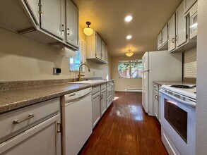 6916 SW 104th Ave in Beaverton, OR - Building Photo - Building Photo