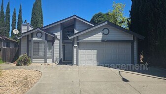 385 Portsmouth Ave in Vacaville, CA - Building Photo