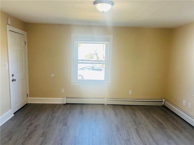 1049 Central Ave in Pawtucket, RI - Building Photo - Building Photo