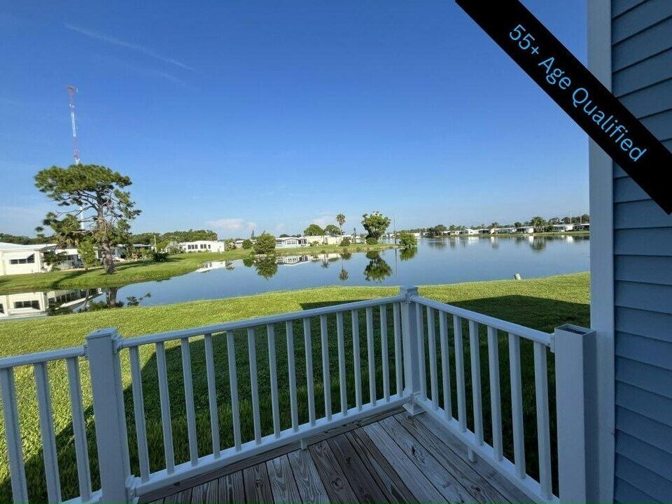 813 Avanti Way Blvd in North Fort Myers, FL - Building Photo