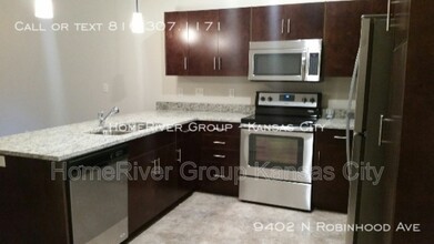 9402 N Robinhood Ave in Kansas City, MO - Building Photo - Building Photo