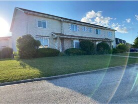 475 Plum Creek Ct in Bourbonnais, IL - Building Photo