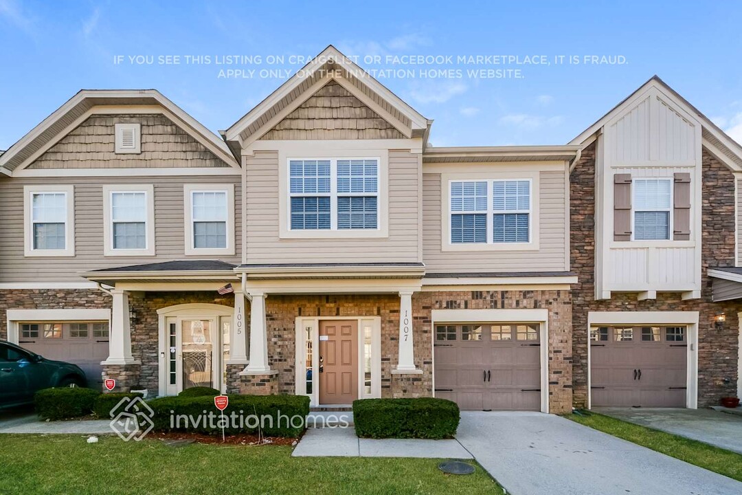 1007 Chatsworth Dr in Mount Juliet, TN - Foto de edificio