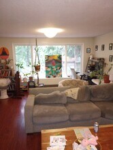 2050 SW Pheasant Dr, Unit Daylight basement apt in Aloha, OR - Foto de edificio - Building Photo