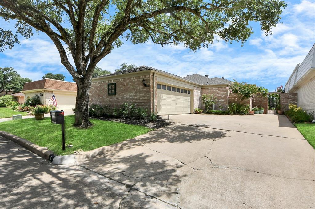 4 Tiffany Square in Sugar Land, TX - Building Photo