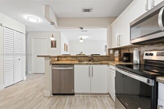 4736 NW 114th Ave, Unit 205 in Doral, FL - Building Photo - Building Photo