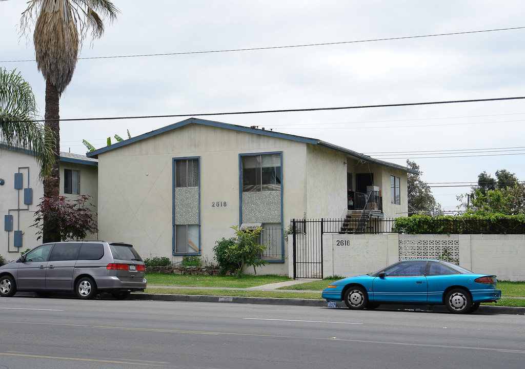 2618 Mcfadden Ave in Santa Ana, CA - Foto de edificio