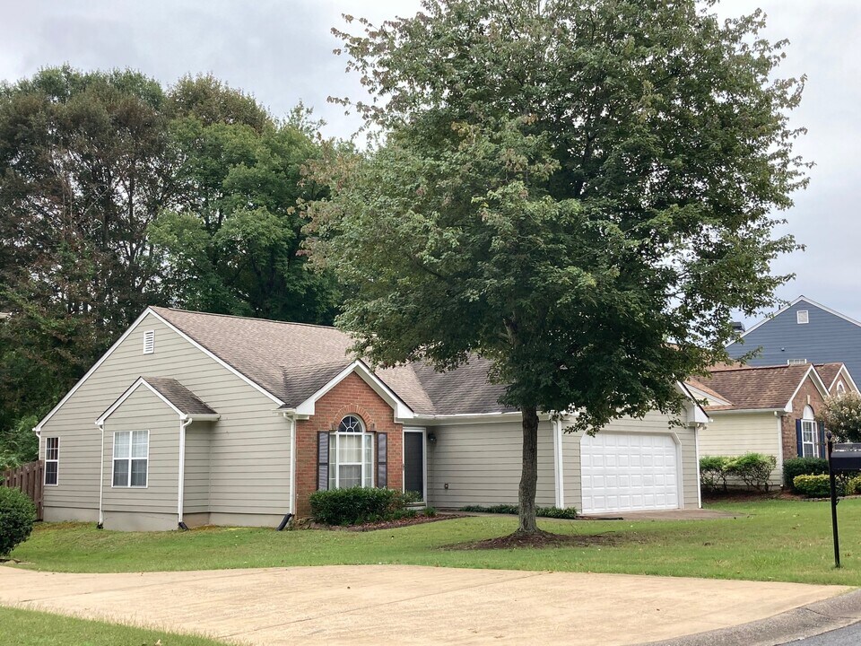 2328 Leacroft Way in Marietta, GA - Building Photo