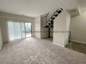 5103 Griffin Oaks Ln in Sacramento, CA - Building Photo - Building Photo