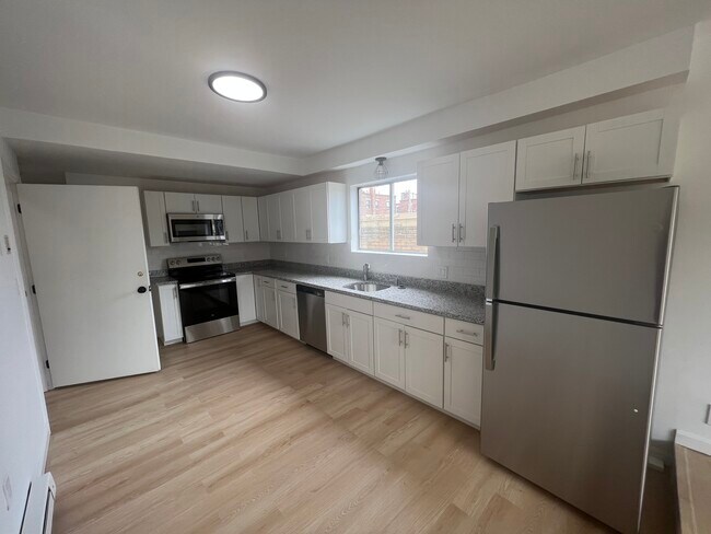 1247 Commonwealth Ave in Boston, MA - Building Photo - Building Photo