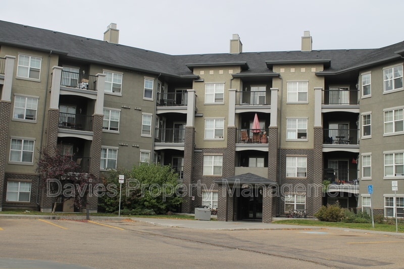 622 McAllister Loop SW in Edmonton, AB - Building Photo