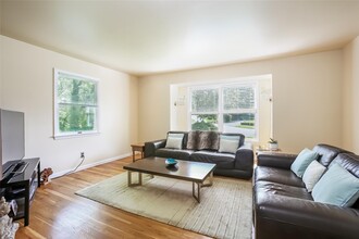 53 Clinton Ave in Rye, NY - Foto de edificio - Building Photo