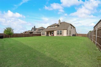 1042 Elmwood Dr in Justin, TX - Building Photo - Building Photo