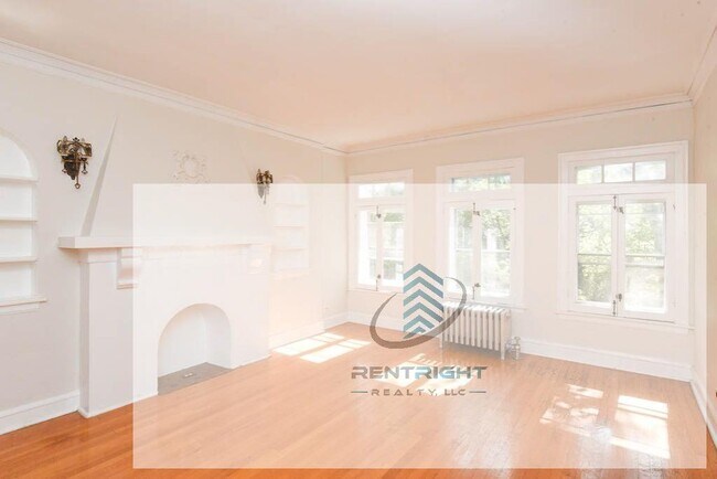 property at 1424 W Thome Ave