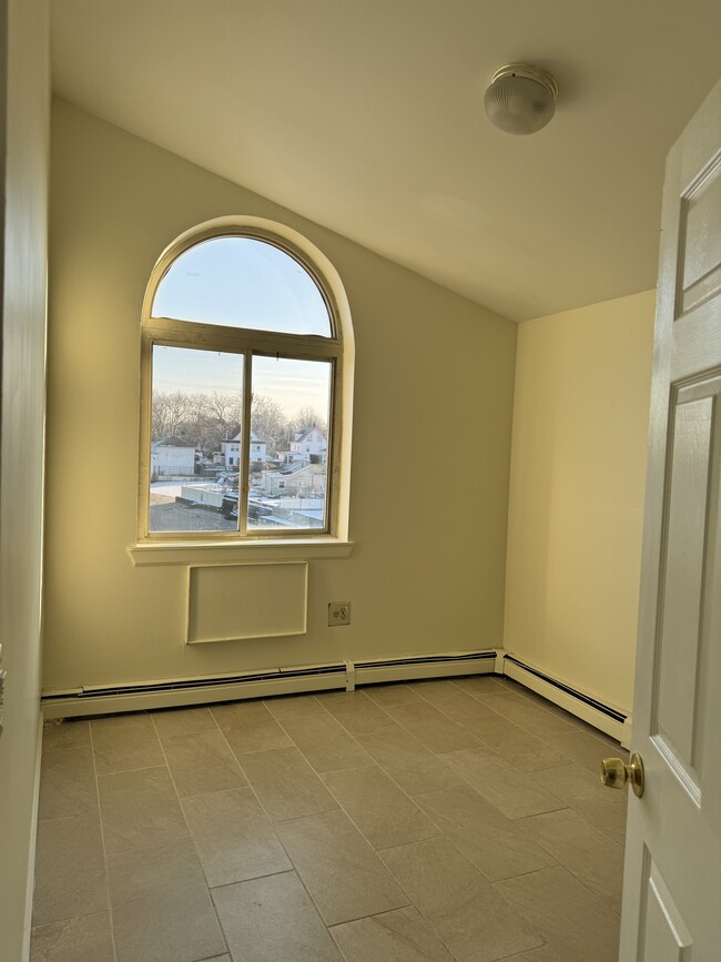 191 Cross St, Unit 3 bed 2  bath water view in Bronx, NY - Foto de edificio - Building Photo