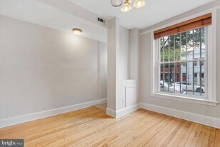 1221 D St NE in Washington, DC - Building Photo