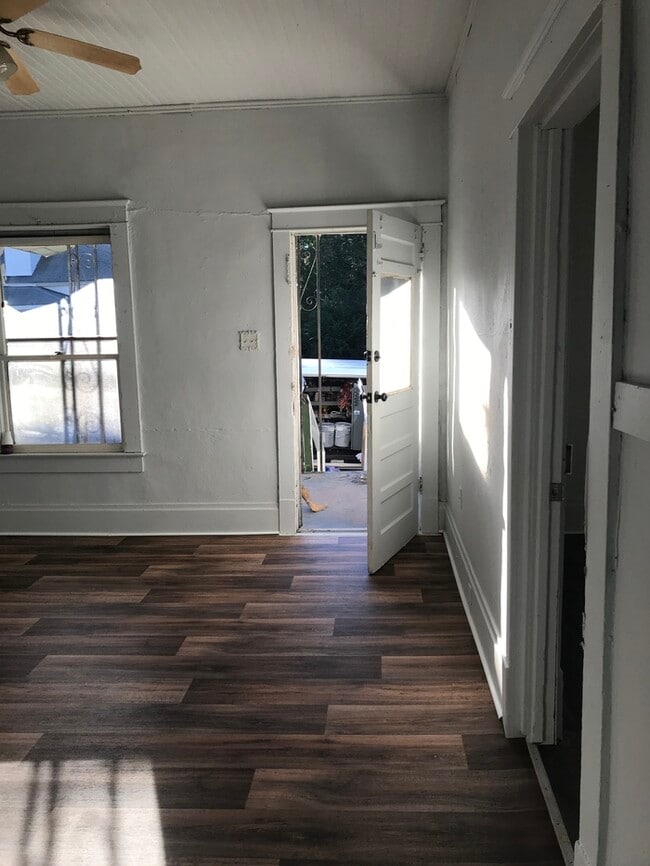 800 N Sloan St in Clinton, SC - Building Photo - Building Photo